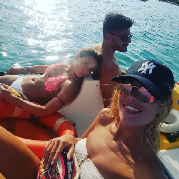 Priscilla Betti et Joy Esteher en vacances en Sicile, début août 2016.