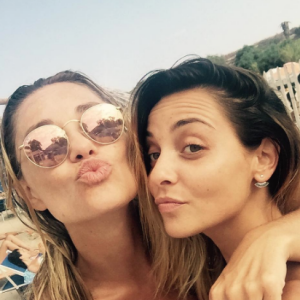 La chanteuse Priscilla Betti et Joy Esteher en vacances en Sicile, début août 2016.