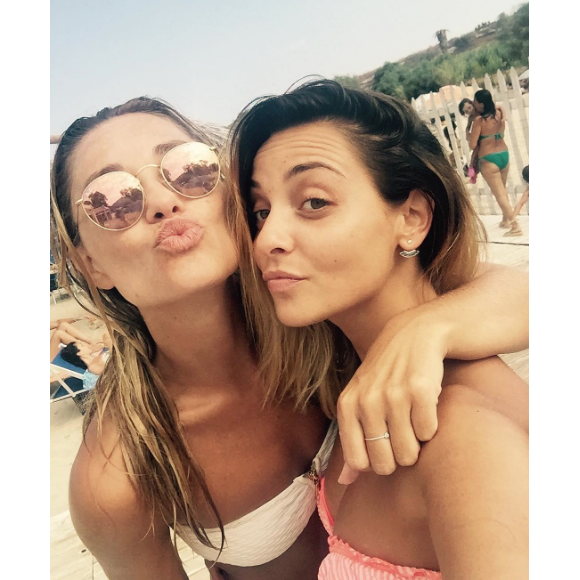 La chanteuse Priscilla Betti et Joy Esteher en vacances en Sicile, début août 2016.