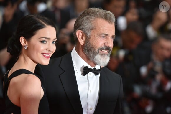 Mel Gibson et sa compagne Rosalind Ross à la Montée des marches de la cérémonie de clôture du 69ème Festival International du Film de Cannes. Le 22 mai 2016. © Giancarlo Gorassini/Bestimage
