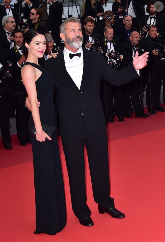 Mel Gibson et sa compagne Rosalind Ross lors de la Montée des marches de la cérémonie de clôture du 69ème Festival International du Film de Cannes. Le 22 mai 2016. © Giancarlo Gorassini/Bestimage