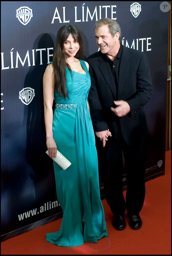 Mel Gibson et Oksana Grigorieva à la première du film Edge of Darkness à Madrid, le 1er février 2010
