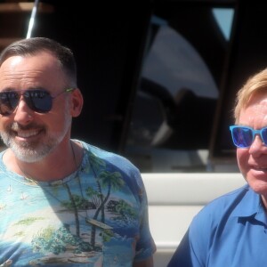 Elton John et son mari David Furnish quittent le club 55 à Saint-Tropez le 12 août 2016. Ils sont avec leurs enfants Elijah et Zachary.