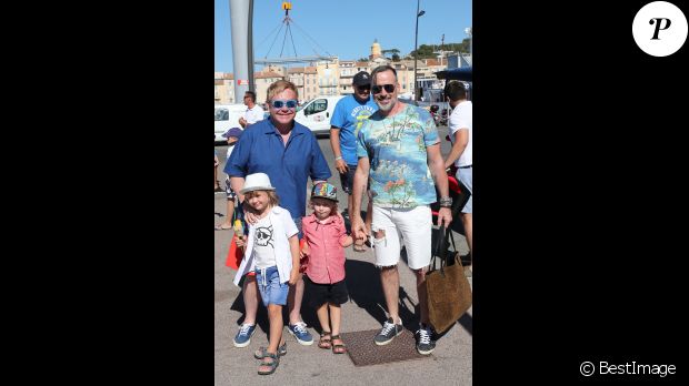Elton John, David Furnish et leurs deux enfants, Zachary et Elijah, en vacances à Saint-Tropez le 12 août 2016