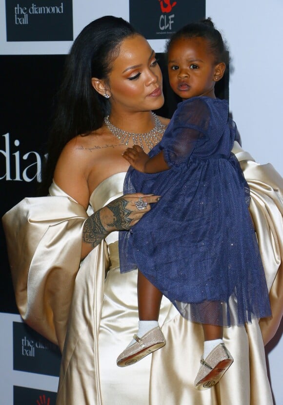 Rihanna et Royalty (fille de Chris Brown) lors de la 2ème édition du "Diamond Ball " à Santa Monica, le 10 décembre 2015