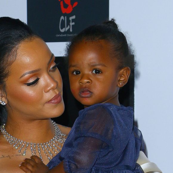 Rihanna et Royalty (fille de Chris Brown) lors de la 2ème édition du "Diamond Ball " à Santa Monica, le 10 décembre 2015