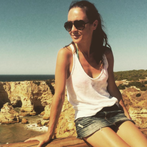 Emmanuelle Boidron, ravissante sur la côte portugaise. Août 2016.
