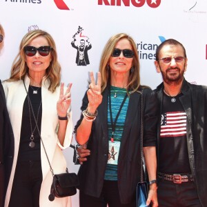 Ringo Starr et Barbara Bach avec Joe Walsh et Pamela Bach - Anniversaire de Ringo Starr lors de l'événement "Peaceandlove" au Capitol Records à Hollywood le 7 juillet 2016