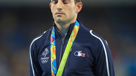 Rio 2016 : Renaud Lavillenie hué et en larmes pour recevoir sa médaille