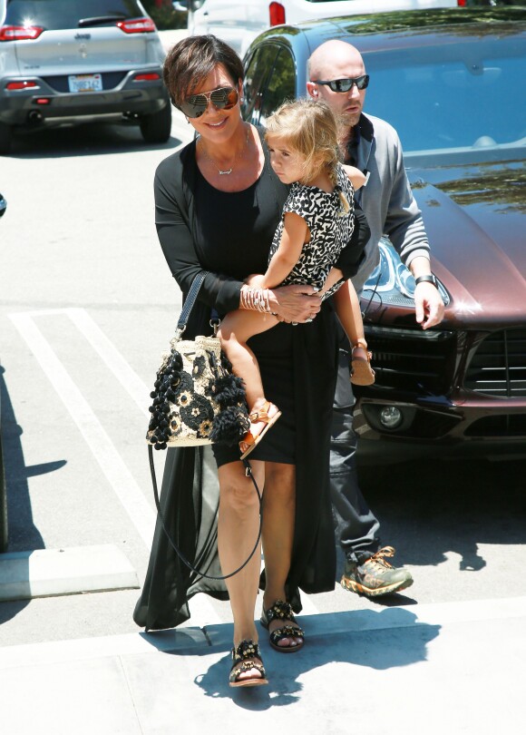 Kris Jenner et sa petite-fille Penelope Disick à Agoura Hills, le 22 juin 2016.
