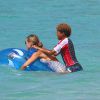 Exclusif - Heidi Klum s'amuse avec ses enfants Henry, Johan, Leni et Lou dans les vagues lors de leurs vacances dans les Caraïbes, le 9 août 2016.