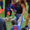 Antonella Rocuzzo et ses enfants Matéo et Thiago - Match FC Barcelone - Betis Seville au Camp Nou. Barcelone, le 20 août 2016.