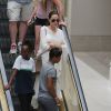 Exclusif - Angelina Jolie avec ses enfants Pax et Zahara dans le centre commercial Westfield à Los Angeles, le 14 août 2016. © CPA/Bestimage