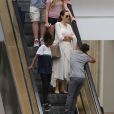 Exclusif - Angelina Jolie avec ses enfants Pax et Zahara dans le centre commercial Westfield à Los Angeles, le 14 août 2016. © CPA/Bestimage