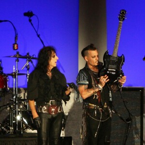 Alice Cooper et Johnny Depp lors du 16e Starkey Hearing Foundation Gala à St. Paul, le 17 juillet 2016.