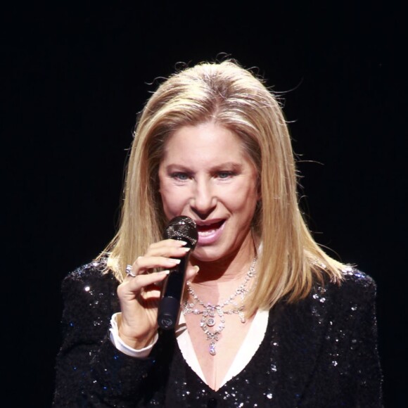 La chanteuse Barbra Streisand en concert à l'Arena Rogers à Vancouver. Le 29 octobre 2012