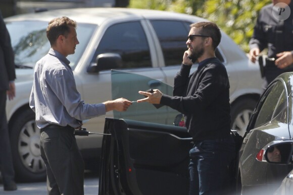 Exclusif - Hillary Clinton (escortée par des motards policiers), Tobey Maguire et sa femme Jennifer Meyer, arrivent en voiture au domicile de Justin Timberlake et Jessica Biel pour une collecte de fonds pour la candidate démocrate. Los Angeles, le 23 août 2016