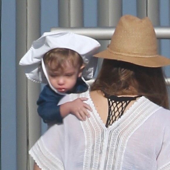 Justin Timberlake et sa femme Jessica Biel se promènent avec leur fils Silas Randall Timberlake à Malibu, le 7 août 2016