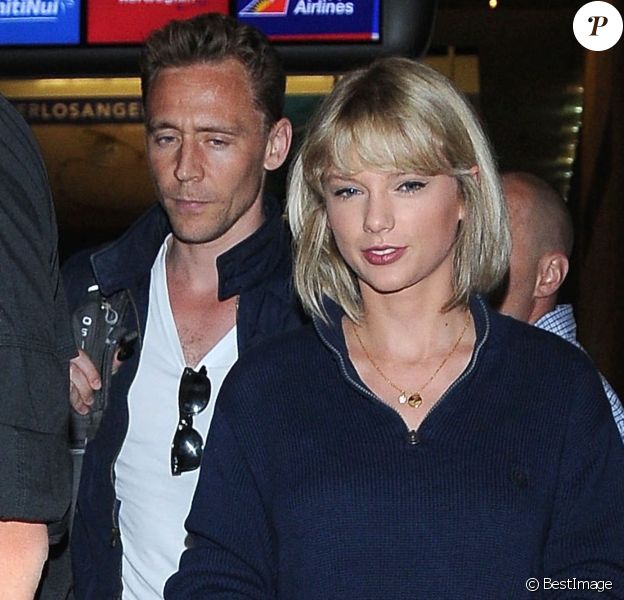 Taylor Swift et son compagnon Tom Hiddleston arrive à l'aéroport de LAX à Los Angeles, le 6 juillet 2016