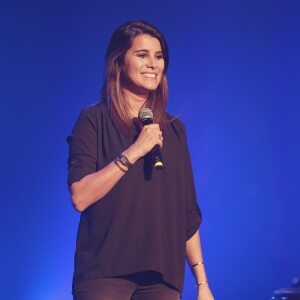 Karine Ferri (enceinte) anime le concert gratuit "RFM Music Live" à Lille. Le 28 septembre 2015