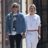 Exclusif - Kristen Stewart et sa compagne Alicia Cargile se promènent main dans la main dans les rues de Los Angeles le 27 août 2016