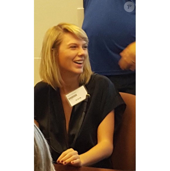 Taylor Swift au tribunal de Nashville où elle était sélectionnée pour faire partie du jury dans une affaire de viol et de kidnapping. La chanteuse n'a pas été retenue parce qu'elle est même impliquée dans une autre affaire d'agression sexuelle. Voilà qui explique son absence à la dernière cérémonie des VMA's, le week-end passé. Photo datée du 29 août 2016