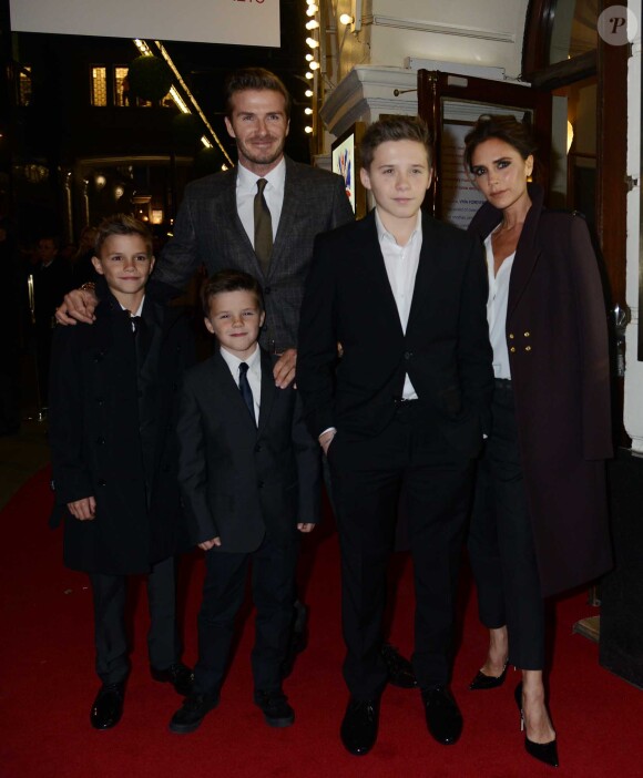 David Beckham, Victoria Beckham et leurs enfants, Brooklyn Beckham, Romeo Beckham, Cruz Beckham à la Premiere de la comedie musicale des Spice Girls 'The Viva Forever' a Londres le 11 Decembre 2012.