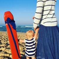Natasha St-Pier : Maman épanouie avec Bixente, sur la plage...