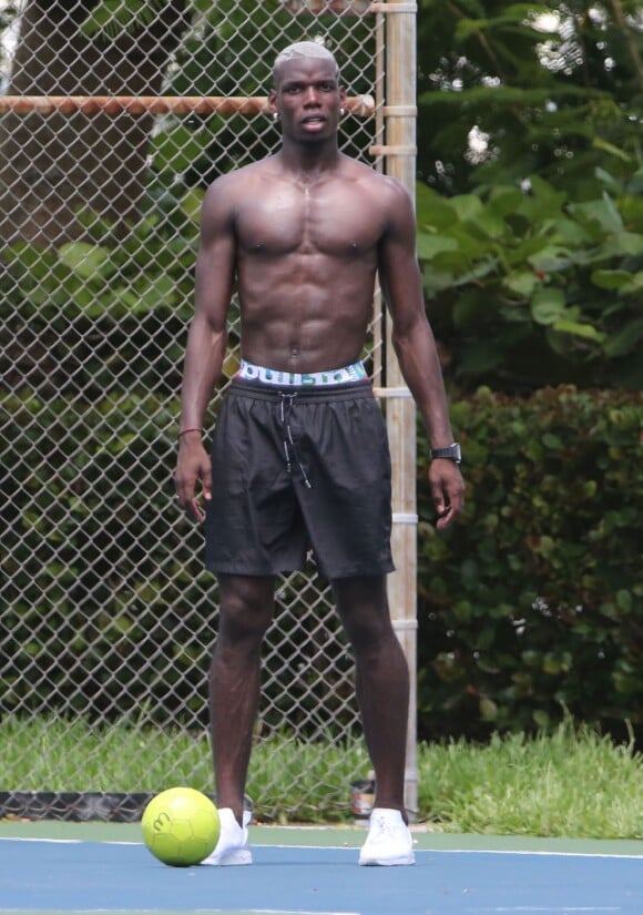 Paul Pogba joue au basket pendant ses vacances à Miami, le 20 juillet 2016.  Paul Pogba plays basketball during his holidays in Miami. July 20th, 2016.20/07/2016 - Miami