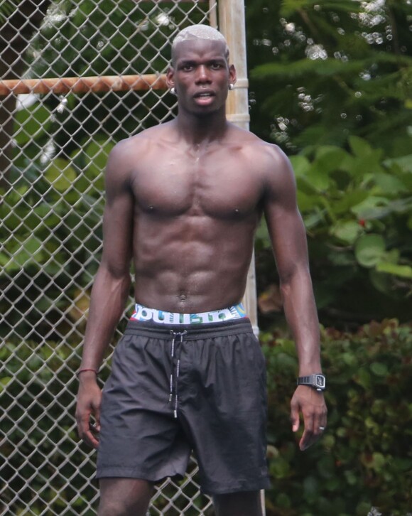 Paul Pogba joue au basket pendant ses vacances à Miami, le 20 juillet 2016.  Paul Pogba plays basketball during his holidays in Miami. July 20th, 2016.20/07/2016 - Miami