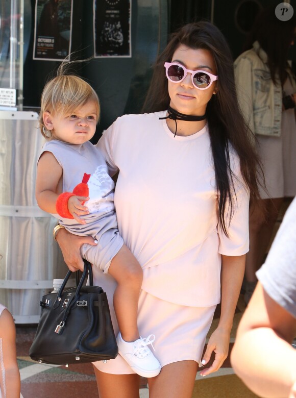 Kourtney Kardashian et ses enfants Mason et Penelope en route pour l'église à Los Angeles le 14 août 2016.