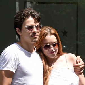 Lindsay Lohan et son compagnon Egor Tarabasov se promènent dans les rues de Madrid. Le 10 juin 2016