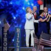 Hillary Clinton, Bill Clinton, Anne Holton et Tim Kaine - 4 ème jour de la Convention Démocrate à Philadelphie le 28 juillet 2016