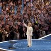 Hillary Clinton est investie candidate du parti lors de la cérémonie de clôture de la Convention Nationale Démocrate à Philadelphie. Le 28 juillet 2016