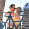 Taylor Swift et son nouveau compagnon Tom Hiddleston passent des vacances romantiques à Rome. Le couple est allé déjeuner en amoureux et est allé visiter "Le Colisée", immense amphithéâtre ovoïde situé dans le centre de la ville de Rome, entre l'Esquilin et le Caelius, le plus grand jamais construit dans l'empire. Le 27 juin 2016