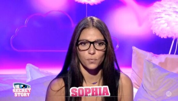 Sophia dans le confessionnal - "Secret Story 10", sur NT1. Le 7 septembre 2016.