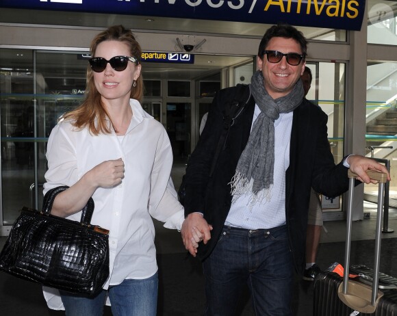 Melissa George et son compagnon Jean-David Blanc arrivent à l'aéroport de Nice, le 15 mai 2015 pour le 68e Festival International du Film de Cannes.