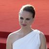 Natalie Portman (robe Valentino) s'affiche souriante et toute en rondeurs à la première de "Planetarium" au 73ème festival du film de Venise, La Mostra le 8 septembre 2016.