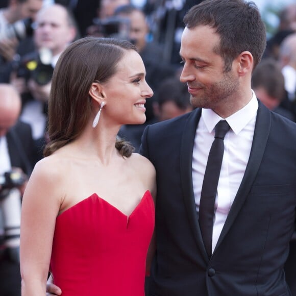 Natalie Portman (bijoux de Grisogono) et son mari Benjamin Millepied - Montée des marches du film "La Tête Haute" pour l'ouverture du 68e Festival du film de Cannes – Cannes le 13 mai 2015