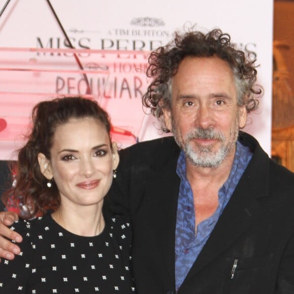 Winona Ryder et Tim Burton - Tim Burton laisse ses empreintes dans le ciment hollywoodien au TCL Chinese Theater à Hollywood, le 8 septembre 2016.