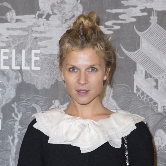 Clémence Poésy - Photocall lors du vernissage de l'exposition Chanel "Mademoiselle Privé" à la Galerie Saatchi à Londres, le 12 octobre 2015.