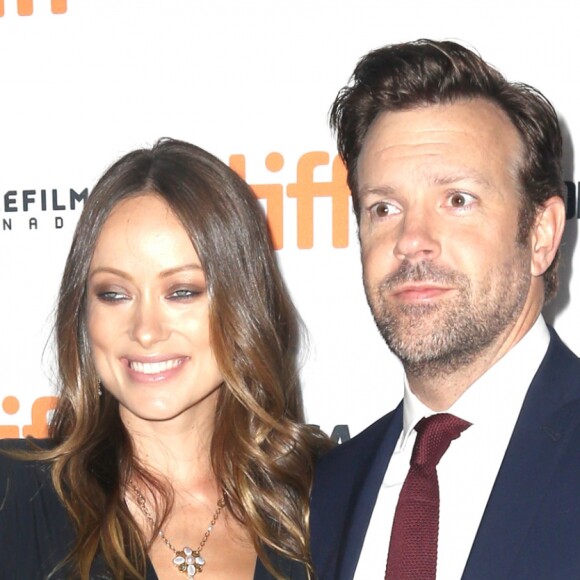 Olivia Wilde, enceinte, avec son compagnon Jason Sudeikis lors de la première de Colossal, dans lequel il joue face à Anne Hathaway, au Festival international du film de Toronto (TIFF) le 9 septembre 2016.