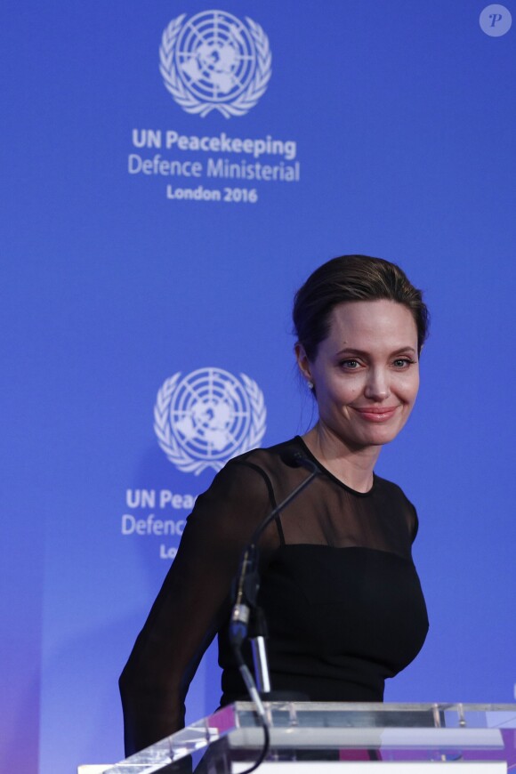 Angelina Jolie, envoyée spéciale de l'ONU, s'exprime à la Lancaster House à Londres lors de la conférence "UN Peacekeeping", le 8 septembre 2016