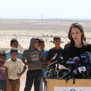 Angelina Jolie durant sa visite dans le camp de réfugiés Syriens à Azraq en Jordanie, le 9 Septembre 2016