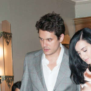 Katy Perry, au bras de John Mayer, sort du club "Friars Club Roast of Don Rickles" au Waldorf Astoria a New York. Le 24 juin 2013