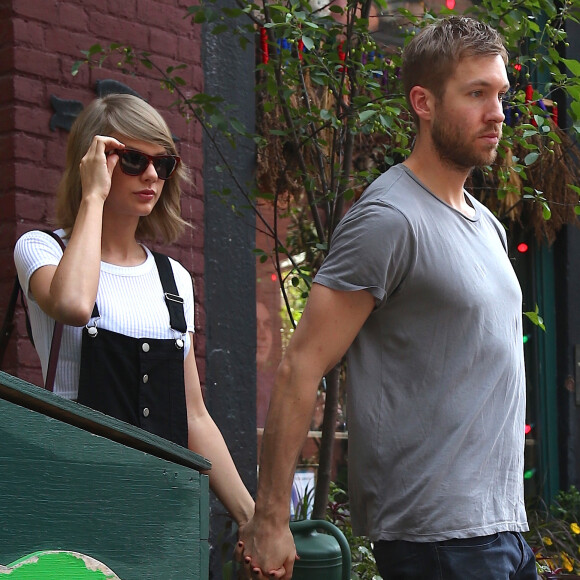 Taylor Swift et son petit-ami Calvin Harris sortent d'un restaurant à New York, le 28 mai 2015.