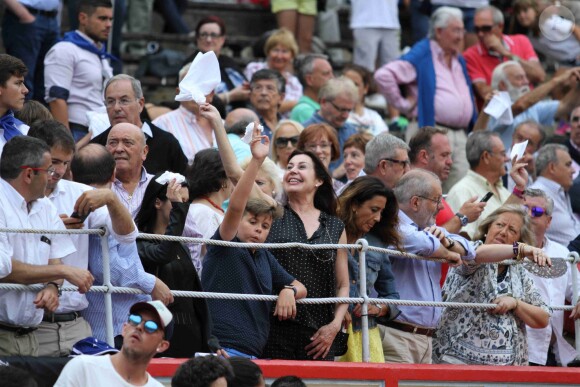 Felipe Froilàn de Marichalar, fils de l'infante Elena d'Espagne, assistant le 30 juillet 2016 à une corrida au cours de laquelle son ami le torero Gonzalo Caballero a été attrapé par le taureau.