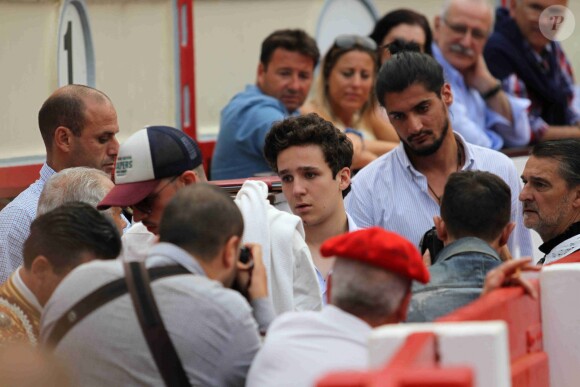 Felipe Froilàn de Marichalar, fils de l'infante Elena d'Espagne, assistant le 30 juillet 2016 à une corrida au cours de laquelle son ami le torero Gonzalo Caballero a été attrapé par le taureau.