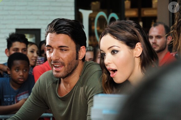 Exclusif - Nabilla Benattia dédicace son livre "Trop Vite" avec son compagnon Thomas Vergara au centre commercial "Merignac Soleil" à Bordeaux, le 26 juin 2016. © Thibaut Moritz-Patrick Bernard/Bestimage