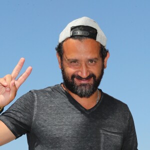 Exclusif - Fini les vacances pour Cyril Hanouna, très aminci, qui arrive à l'aéroport de Nice pour prendre un avion pour Paris. Le 24 août 2016